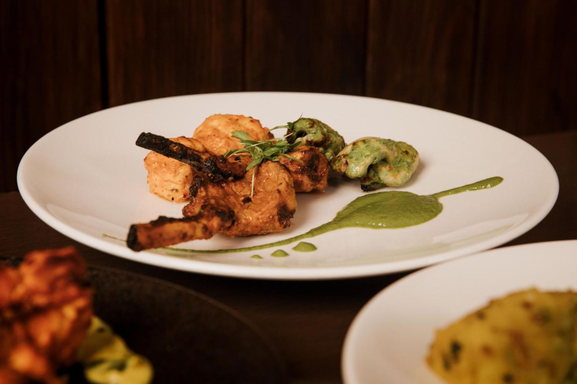 Готель The Lalit Лондон Екстер'єр фото Chicken Tikka