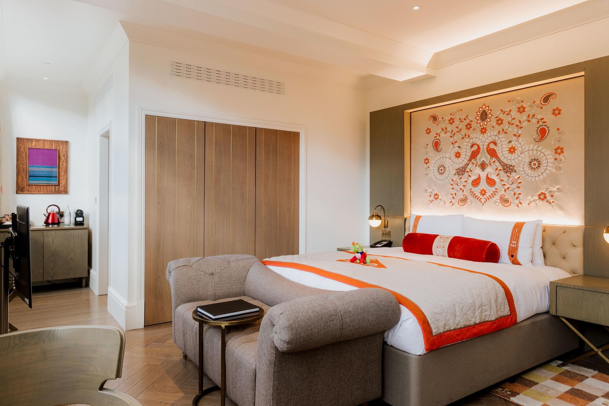 Готель The Lalit Лондон Номер фото A bedroom at the hotel