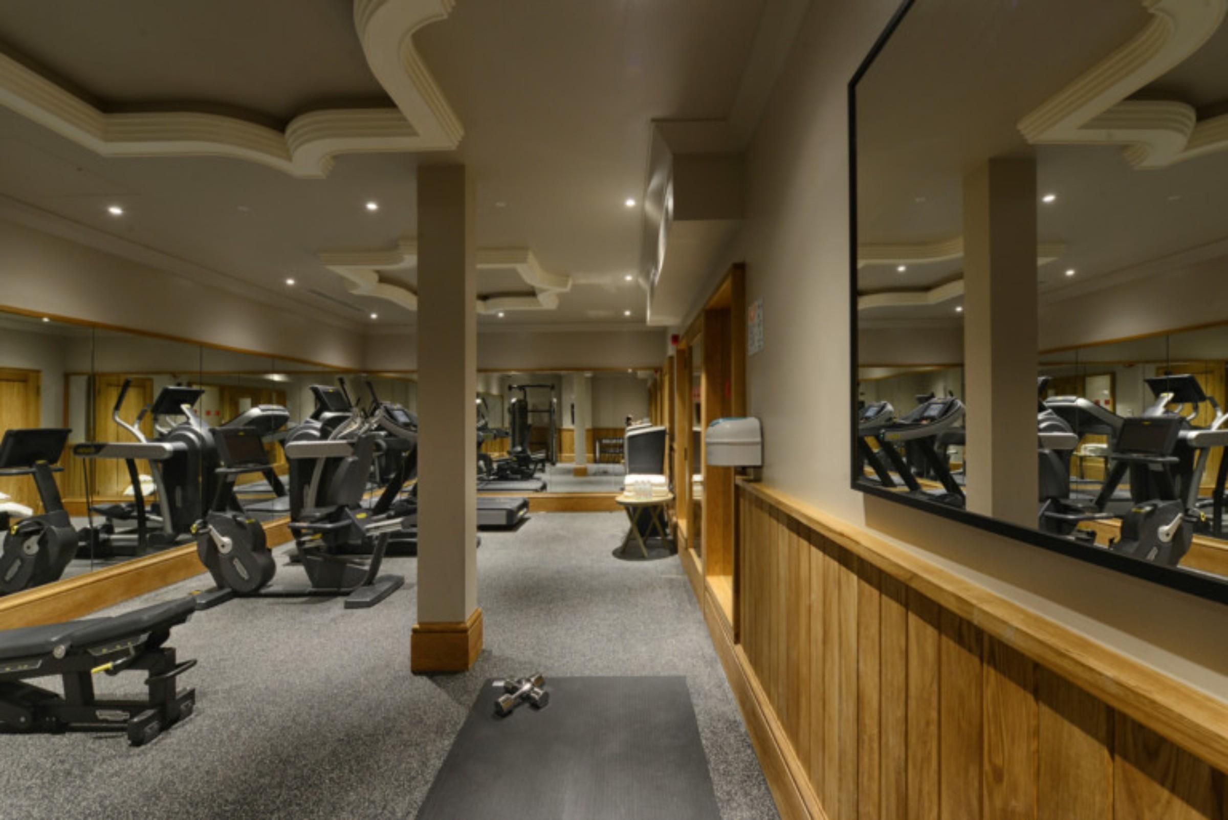 Готель The Lalit Лондон Екстер'єр фото The gym at The Dorchester