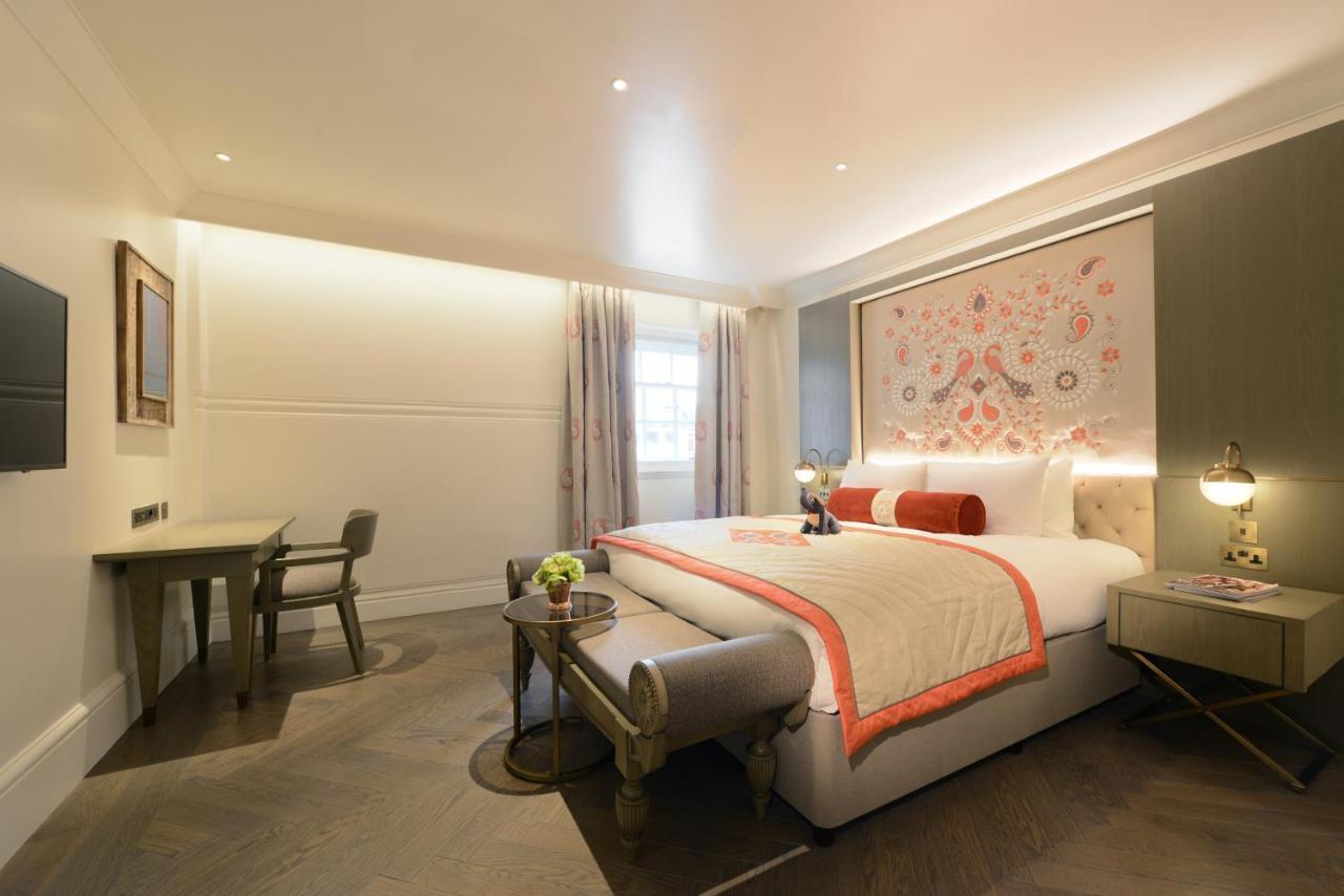 Готель The Lalit Лондон Екстер'єр фото A bedroom at The Mitre